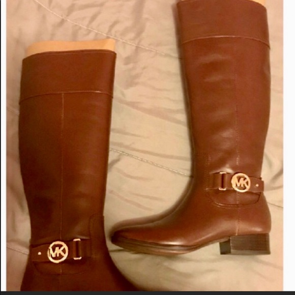 Authentic Michael Kors leather knee boots. - Picture 2 of 4
